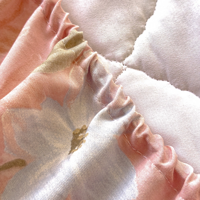 91家纺网 家纺一手货源 找家纺 U品汇 2025新款A类全棉夹棉防水床笠床罩单件隔尿透气床垫加厚防尘可水洗保护套 晚色芳莲-粉