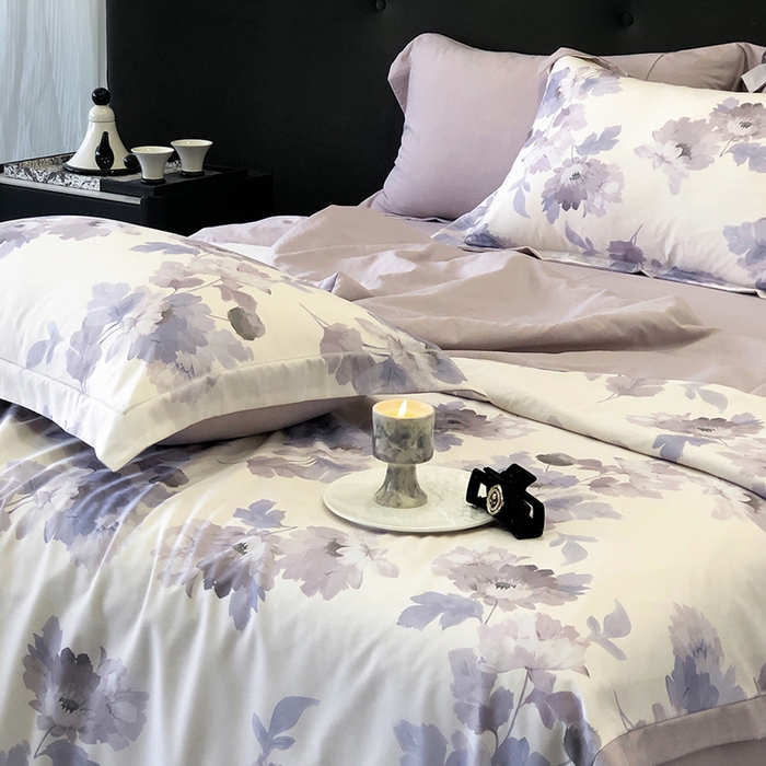 91家纺网 家纺一手货源 找家纺 立奥被业 2025新款雪纺纱夏被超柔数码印花夏被雪纺夏凉被 春风里-灰紫