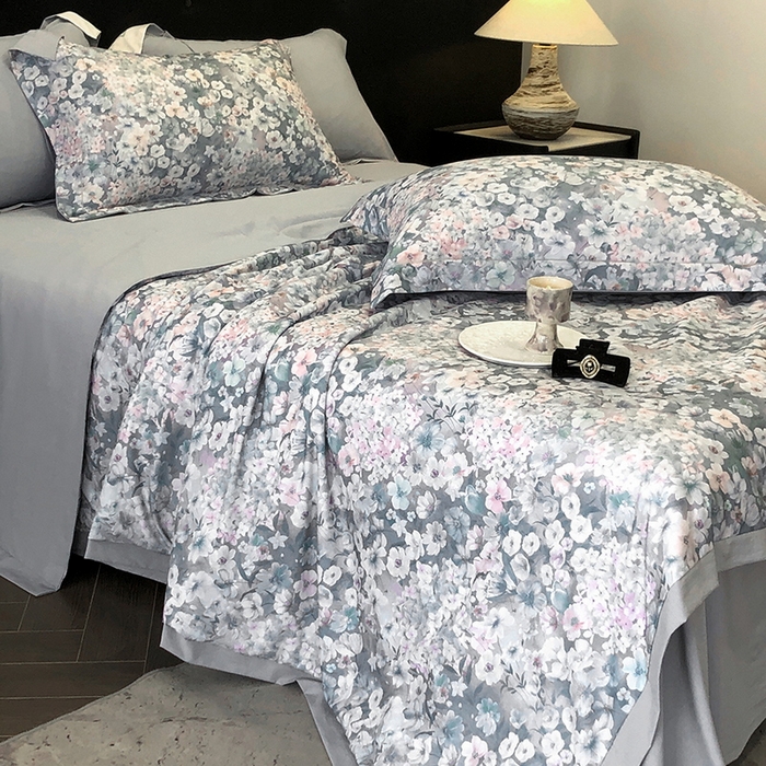 91家纺网 家纺一手货源 找家纺 立奥被业 2025新款雪纺纱夏被超柔数码印花夏被雪纺夏凉被 春芽萌动-浅灰