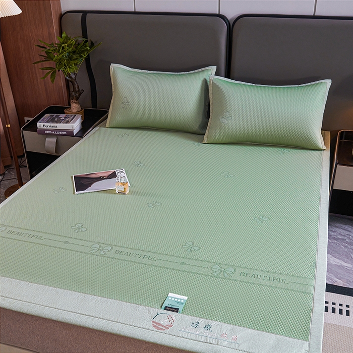 91家纺网 家纺一手货源 找家纺 青雅席业 2025年新款7A抗菌母婴级纯乙纶PE刺绣凉感丝豆豆席 蝴蝶结-绿