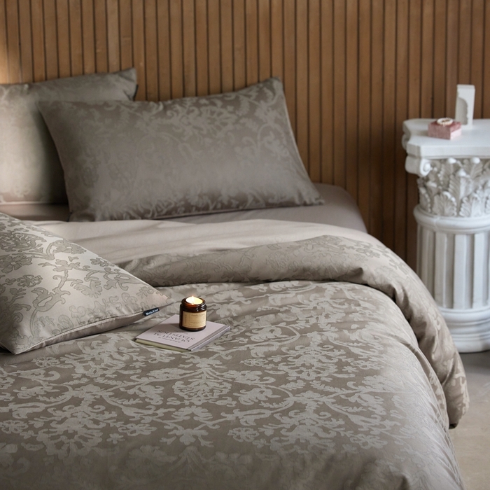 91家纺网 家纺一手货源 找家纺 安莱生活 2025全棉浮雕提花四件套-科林斯系列 科林斯-慕斯灰