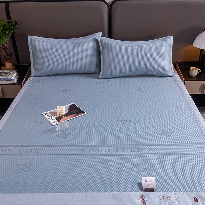 91家纺网 家纺一手货源 找家纺 青雅席业 2025年新款7A抗菌母婴级纯乙纶PE刺绣凉感丝豆豆席 四叶花-蓝