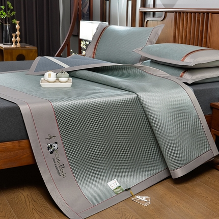 91家纺网 家纺一手货源 找家纺 小牛席业 2025新款加厚款-经典熊猫冰藤席系列）凉席藤席冰藤席竹席空调席草席冰丝席豆豆席乳胶席三件套 加厚款-经典熊猫冰藤席（绿色）