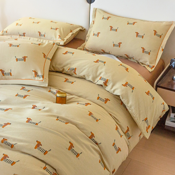 91家纺网 家纺一手货源 找家纺 棉乐町家居 2025新款全棉小清新人字纹四件套 腊肠小狗