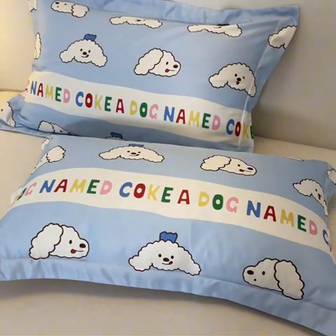 91家纺网 家纺一手货源 找家纺 笙意家纺 2025新款水洗真丝数码印花卡通枕套 coke狗