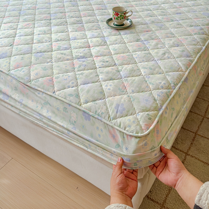 91家纺网 家纺一手货源 找家纺 U品汇 2025新款A类全棉夹棉防水床笠床罩单件隔尿透气床垫加厚防尘可水洗保护套 向云端绿