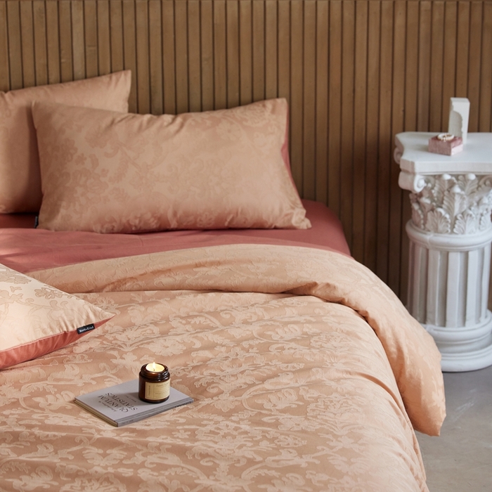 91家纺网 家纺一手货源 找家纺 安莱生活 2025全棉浮雕提花四件套-科林斯系列 科林斯-蜜棕红