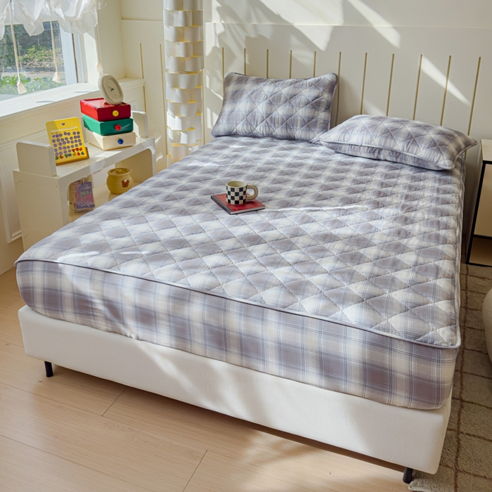 91家纺网 家纺一手货源 找家纺 U品汇 2025新款A类全棉夹棉防水床笠床罩单件隔尿透气床垫加厚防尘可水洗保护套 摩卡条纹-蓝