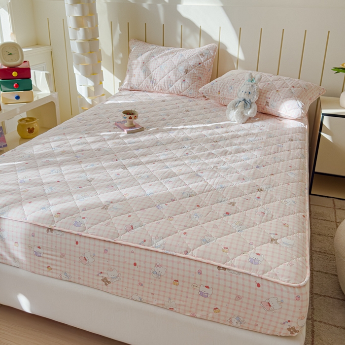 91家纺网 家纺一手货源 找家纺 U品汇 2025新款A类全棉夹棉防水床笠床罩单件隔尿透气床垫加厚防尘可水洗保护套 甜美梦境粉