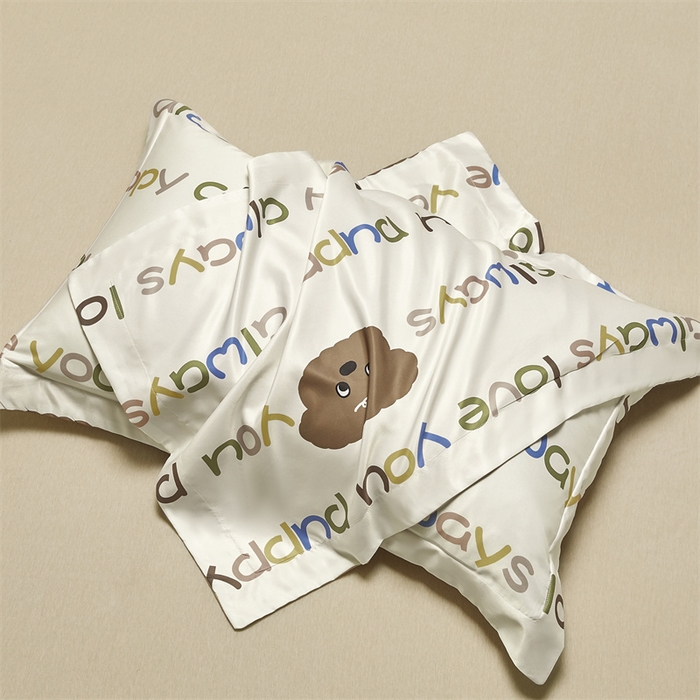 91家纺网 家纺一手货源 找家纺 笙意家纺 2025新款水洗真丝数码印花卡通枕套 泰迪狗