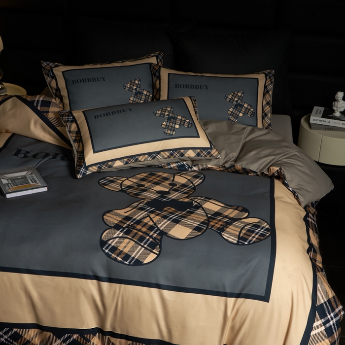 91家纺网 家纺一手货源 找家纺 花沐 2025新款轻奢潮牌亲肤棉纯棉四件套 英伦熊