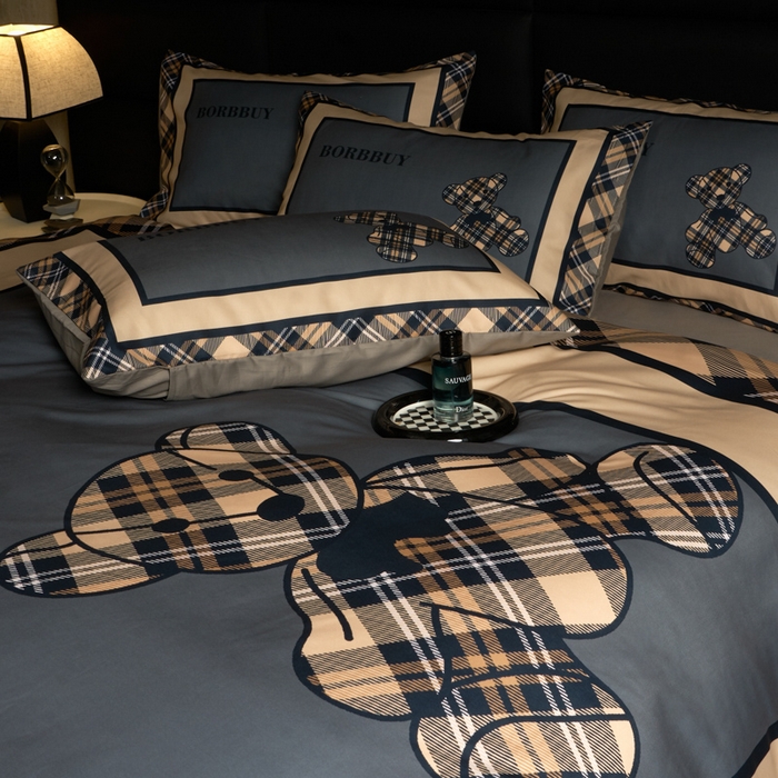 91家纺网 家纺一手货源 找家纺 花沐 2025新款轻奢潮牌亲肤棉纯棉四件套 英伦熊