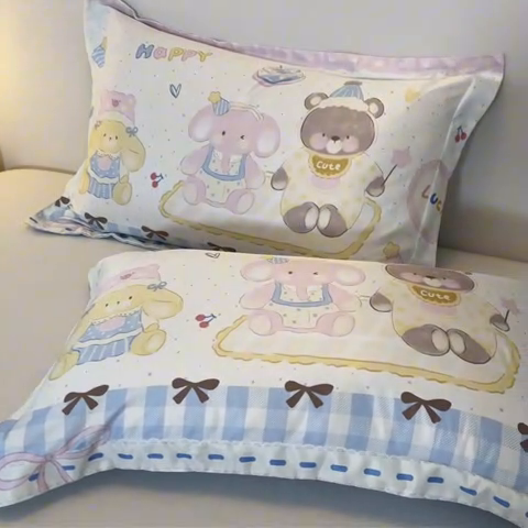 91家纺网 家纺一手货源 找家纺 笙意家纺 2025新款水洗真丝数码印花卡通枕套 森林派对