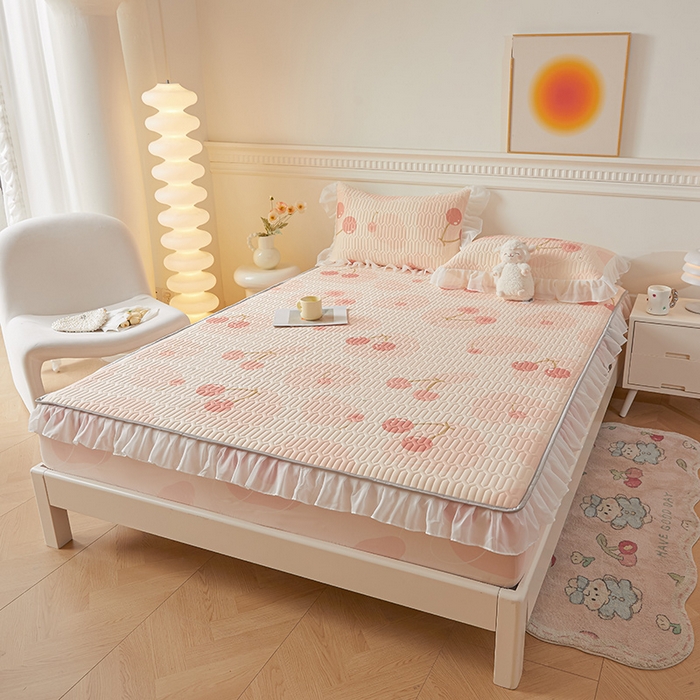 91家纺网 家纺一手货源 找家纺 伊人坊 2025新款A类凉感丝乳胶床笠凉席三件套-花边款 花边-甜甜樱桃