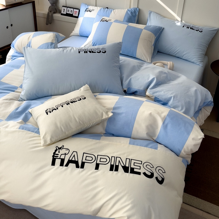 91家纺网 家纺一手货源 找家纺 娜娜 2025新款全棉拼接条纹绣花四件套  马克-格子蓝