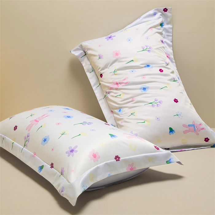 91家纺网 家纺一手货源 找家纺 笙意家纺 2025新款水洗真丝数码印花卡通枕套 幸运小兔