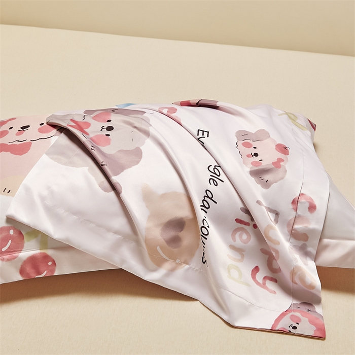 91家纺网 家纺一手货源 找家纺 笙意家纺 2025新款水洗真丝数码印花卡通枕套 快乐小狗