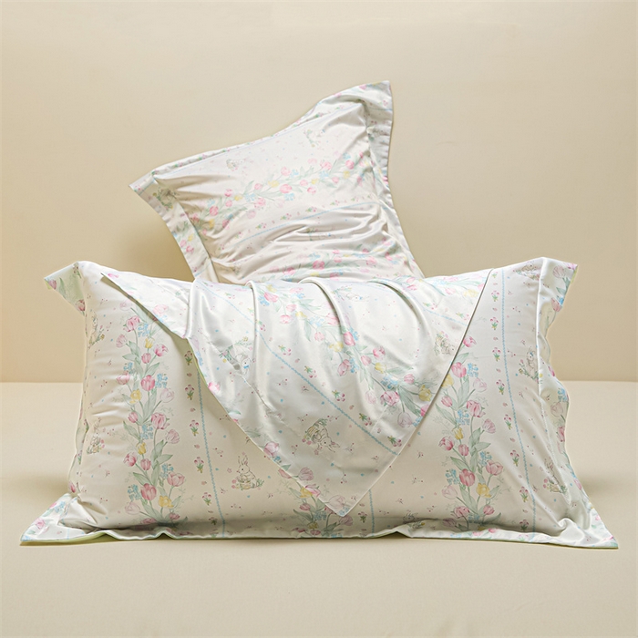 91家纺网 家纺一手货源 找家纺 笙意家纺 2025新款水洗真丝数码印花卡通枕套 花丛小兔