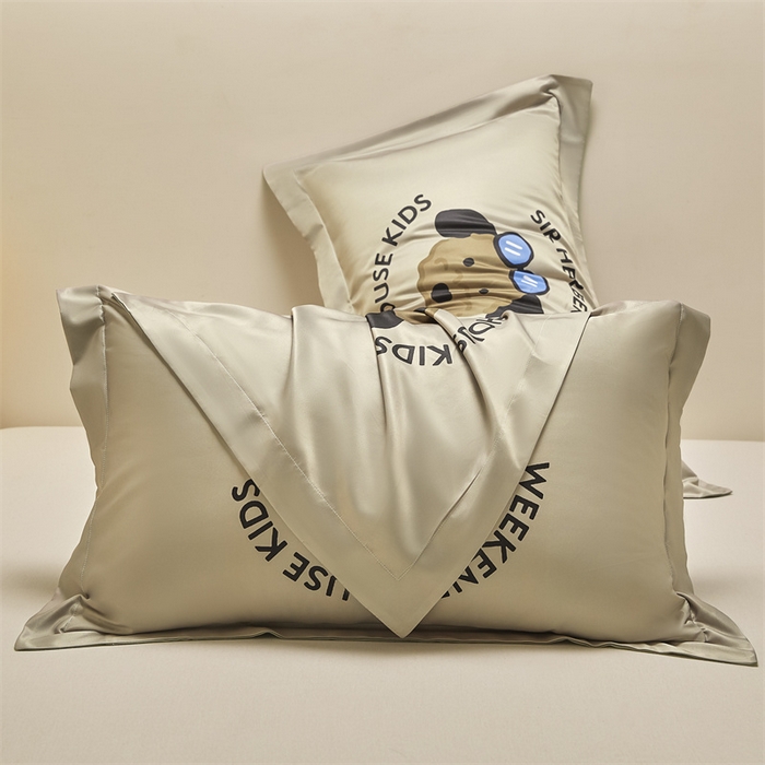 91家纺网 家纺一手货源 找家纺 笙意家纺 2025新款水洗真丝数码印花卡通枕套 眼镜狗