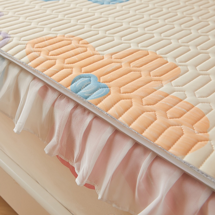 91家纺网 家纺一手货源 找家纺 伊人坊 2025新款A类凉感丝乳胶床笠凉席三件套-花边款 花边-缤纷花季