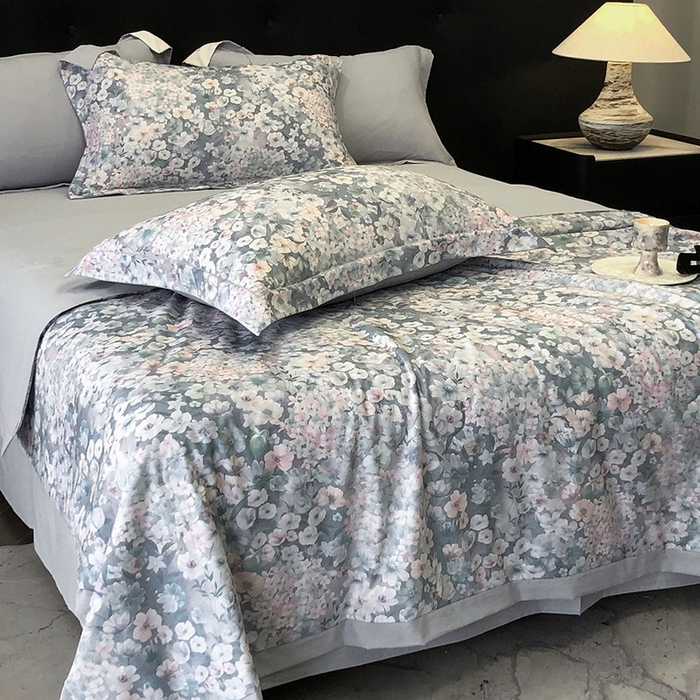 91家纺网 家纺一手货源 找家纺 立奥被业 2025新款雪纺纱夏被超柔数码印花夏被雪纺夏凉被 春芽萌动-浅灰