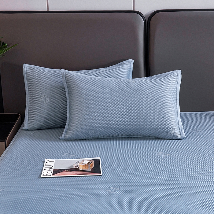 91家纺网 家纺一手货源 找家纺 青雅席业 2025年新款7A抗菌母婴级纯乙纶PE刺绣凉感丝豆豆席 蝴蝶结-蓝