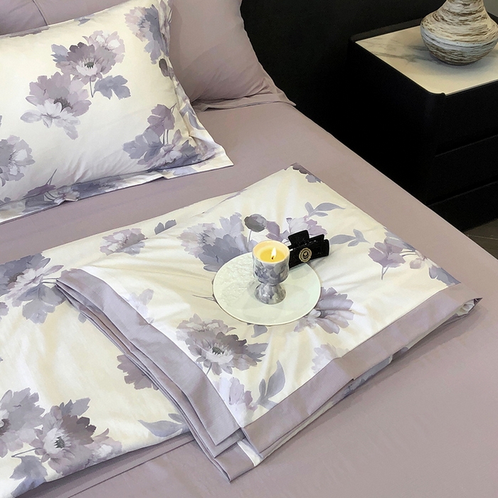 91家纺网 家纺一手货源 找家纺 立奥被业 2025新款雪纺纱夏被超柔数码印花夏被雪纺夏凉被 春风里-灰紫