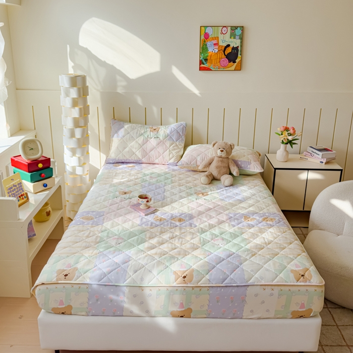 91家纺网 家纺一手货源 找家纺 U品汇 2025新款A类全棉夹棉防水床笠床罩单件隔尿透气床垫加厚防尘可水洗保护套 童话时光