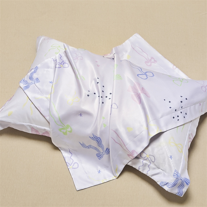 91家纺网 家纺一手货源 找家纺 笙意家纺 2025新款水洗真丝数码印花卡通枕套 蝴蝶结