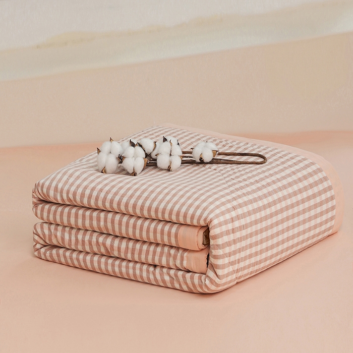 91家纺网 家纺一手货源 找家纺 柠萌家居 2025新款全棉色织水洗棉棉花夏被四件套里外全棉 夏凉被被子被芯 蜜粉小格