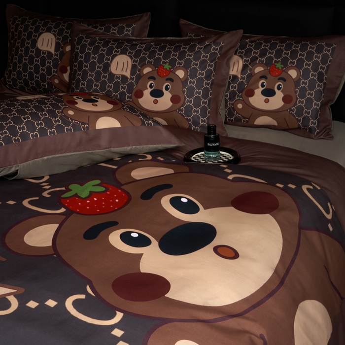 91家纺网 家纺一手货源 找家纺 花沐 2025新款轻奢潮牌亲肤棉纯棉四件套 古熊