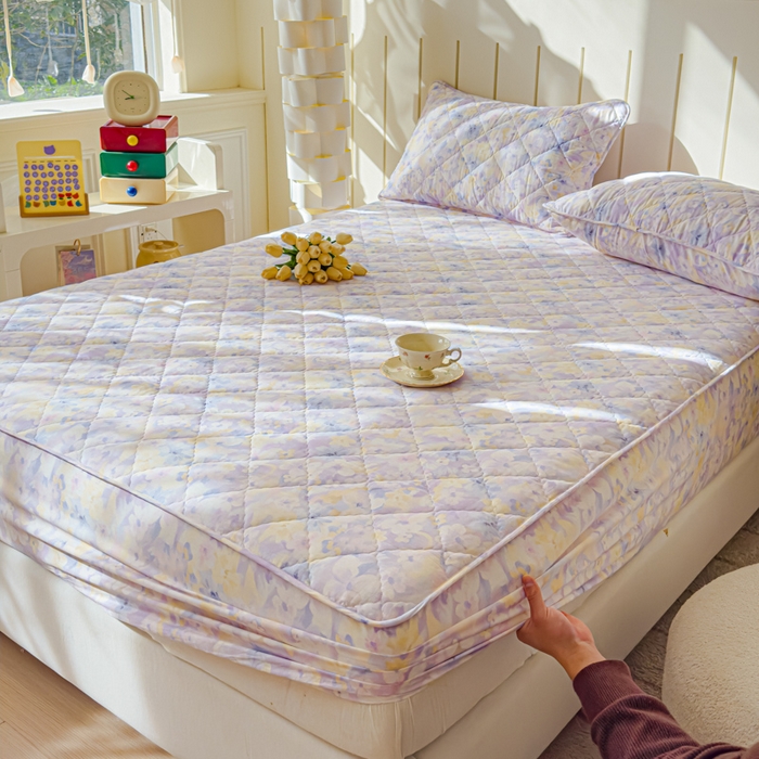 91家纺网 家纺一手货源 找家纺 U品汇 2025新款A类全棉夹棉防水床笠床罩单件隔尿透气床垫加厚防尘可水洗保护套 香颂蝶舞