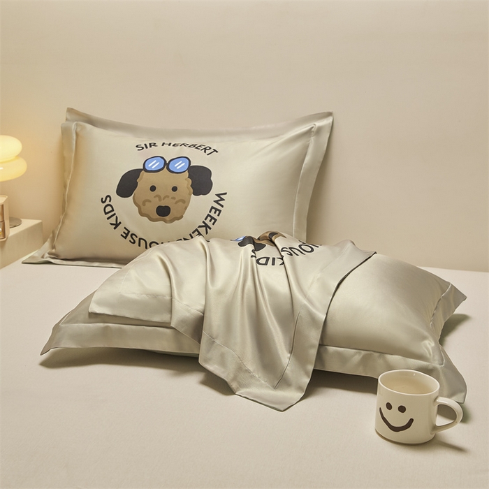 91家纺网 家纺一手货源 找家纺 笙意家纺 2025新款水洗真丝数码印花卡通枕套 眼镜狗