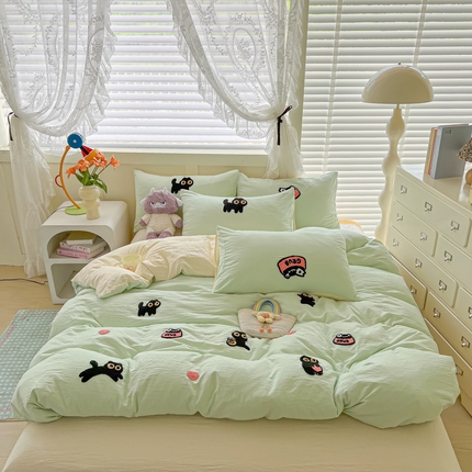 91家纺网 家纺一手货源 找家纺 韩巢家纺 2025款四季通用超柔水洗棉毛巾绣四件套-幸运猫系列  幸运猫浅绿黄