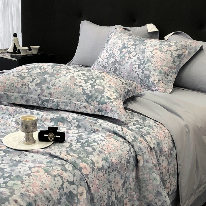 91家纺网 家纺一手货源 找家纺 立奥被业 2025新款雪纺纱夏被超柔数码印花夏被雪纺夏凉被 春芽萌动-浅灰