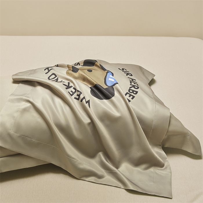 91家纺网 家纺一手货源 找家纺 笙意家纺 2025新款水洗真丝数码印花卡通枕套 眼镜狗