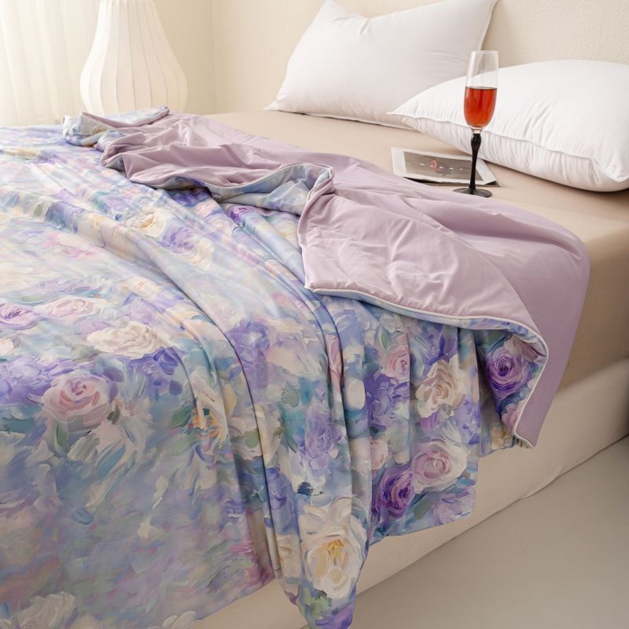 91家纺网 家纺一手货源 找家纺 睡棉坊 2025新款数码印花凉感丝水墨画系列夏被-场景二 迷香紫