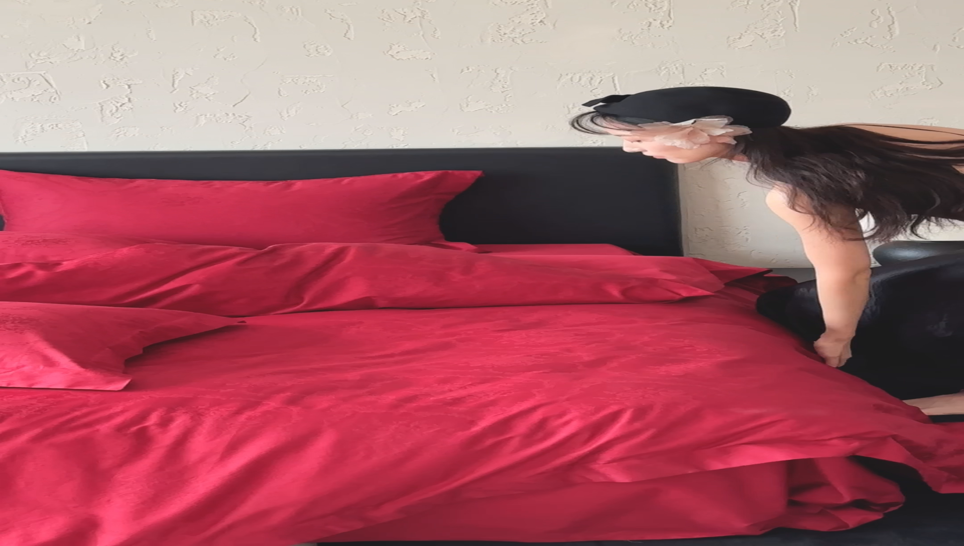 91家纺网 家纺一手货源 找家纺 （总）三味舒屋2025春夏新品S50全棉提花婚庆系列四件套杏芙礼朗姆酒红