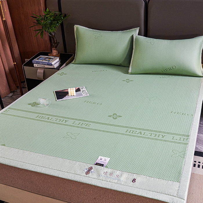 91家纺网 家纺一手货源 找家纺 青雅席业 2025年新款7A抗菌母婴级纯乙纶PE刺绣凉感丝豆豆席 四叶花-绿