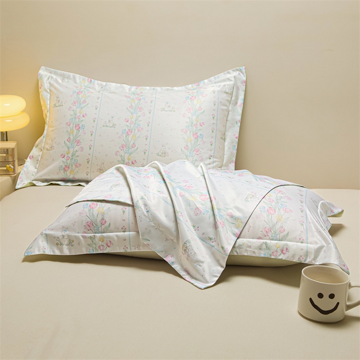 91家纺网 家纺一手货源 找家纺 笙意家纺 2025新款水洗真丝数码印花卡通枕套 花丛小兔