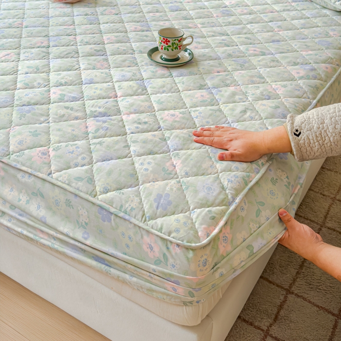 91家纺网 家纺一手货源 找家纺 U品汇 2025新款A类全棉夹棉防水床笠床罩单件隔尿透气床垫加厚防尘可水洗保护套 向云端绿