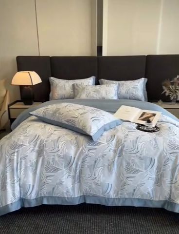 91家纺网 家纺一手货源 找家纺 金阳光 2025新款数码印花水洗冰丝四件套 知夏-宾利蓝