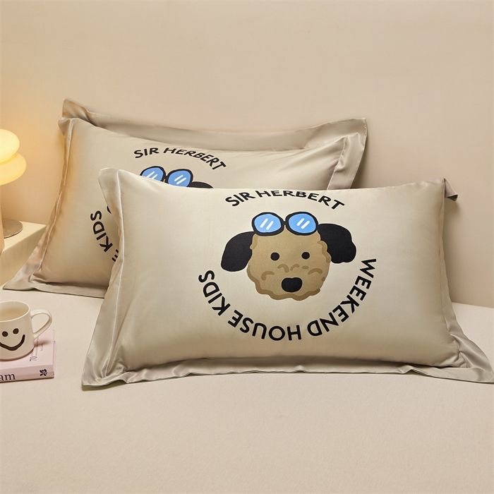 91家纺网 家纺一手货源 找家纺 笙意家纺 2025新款水洗真丝数码印花卡通枕套 眼镜狗