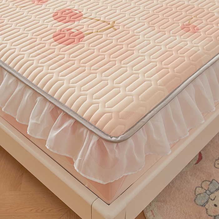 91家纺网 家纺一手货源 找家纺 伊人坊 2025新款A类凉感丝乳胶床笠凉席三件套-花边款 花边-甜甜樱桃