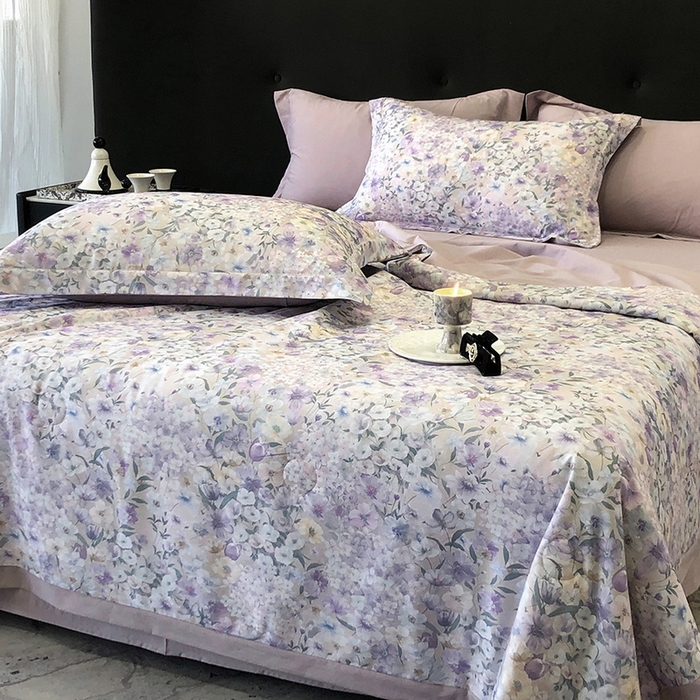 91家纺网 家纺一手货源 找家纺 立奥被业 2025新款雪纺纱夏被超柔数码印花夏被雪纺夏凉被 春芽萌动-灰紫