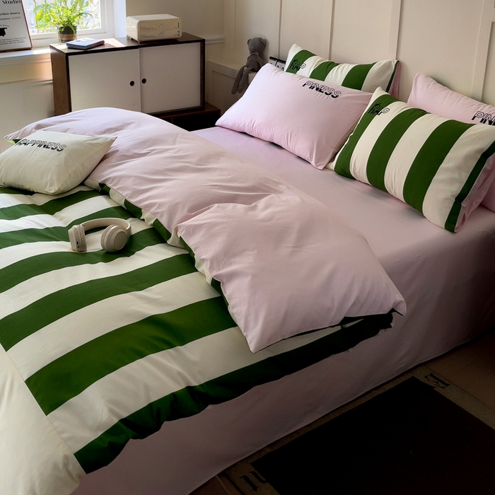 91家纺网 家纺一手货源 找家纺 娜娜 2025新款全棉拼接条纹绣花四件套  马克-宽条绿