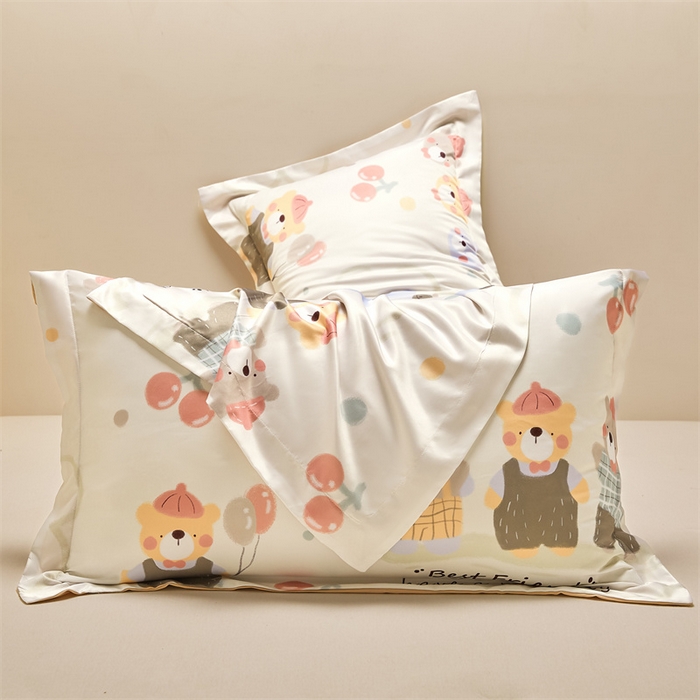 91家纺网 家纺一手货源 找家纺 笙意家纺 2025新款水洗真丝数码印花卡通枕套 小熊家园