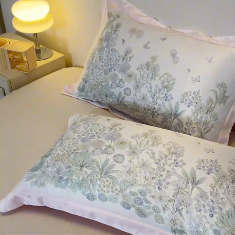 91家纺网 家纺一手货源 找家纺 笙意家纺 2025新款水洗真丝数码印花卡通枕套 游园