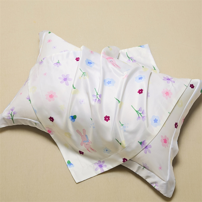 91家纺网 家纺一手货源 找家纺 笙意家纺 2025新款水洗真丝数码印花卡通枕套 幸运小兔