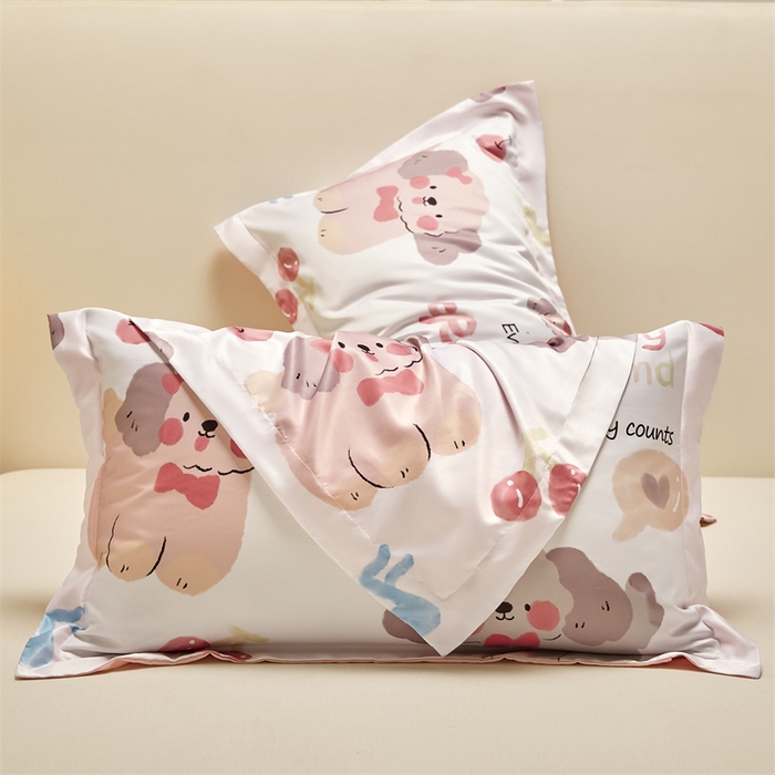 91家纺网 家纺一手货源 找家纺 笙意家纺 2025新款水洗真丝数码印花卡通枕套 快乐小狗